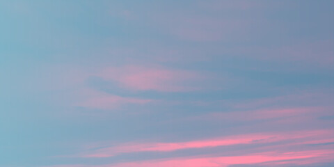 Obraz premium white clouds natural winter love scenario heap clouds Beautiful landscape sun on sky crystal clear white fluffy closeup Panorama vector daylight Fantastic soft clouds perfect for sky replacement Pa 