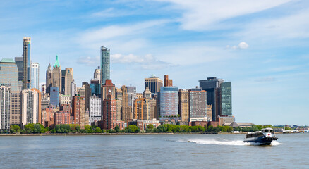 Fototapeta premium skyline of New York City, United States, USA. NYC landmarks. Amazing panorama view of New York city skyline and skyscraper at sunset. Beautiful view in Manhattan.
