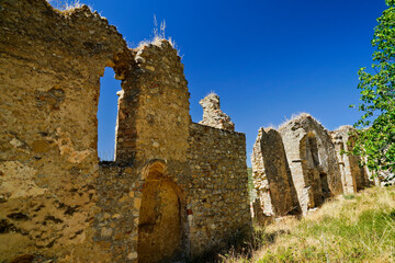 I resti del castello diroccato del borgo di Calciano,Matera,Basilicata,Italy