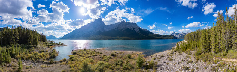 Naklejka premium Breathtaking Panorama of the Canadian Rockies with Lush Forests and Crystal Clear Lake