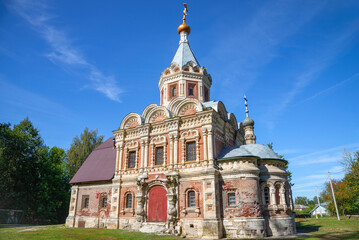 Obraz premium The Church of the Holy Martyr Alexandra of Rome in the Khrapovitsky estate. Muromtsevo, Vladimir region, Russia