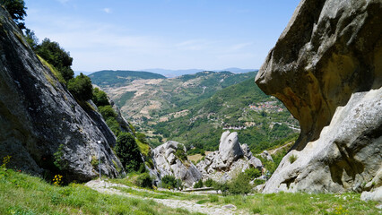 Pietrapertosa, il borgo antico, il castello e il caratteristico panorama delle Dolomiti Lucane, Potenza, Basilicata