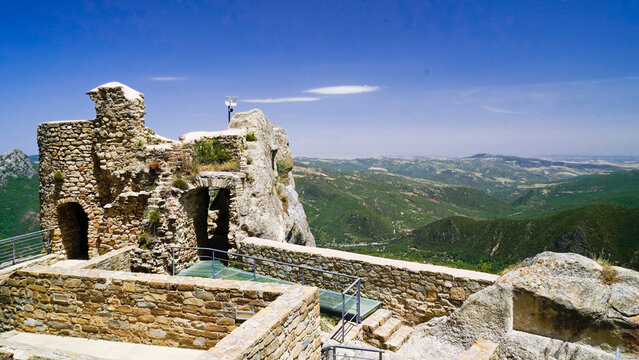 Pietrapertosa, il borgo antico, il castello e il caratteristico panorama delle Dolomiti Lucane, Potenza, Basilicata