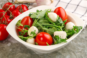 Salad with mozzarella and arugula