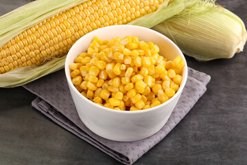 Canned sweet young corn grain