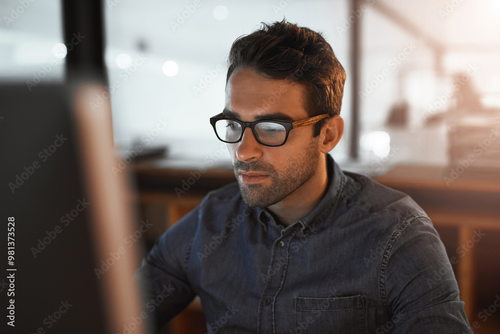Aufkleber office, businessman and thinking with computer for solution, planning and research for company page.