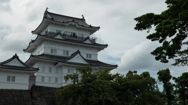小田原城と雲のタイムラプス映像