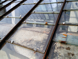 Greenhouse glazing made from glass scraps