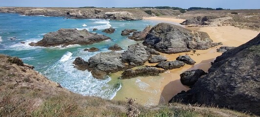 Panorama sur la plage du Petit Donnant, c&ocirc;te sauvage de Sauzon, Belle-&Icirc;le-En-Mer, Bretagne, France