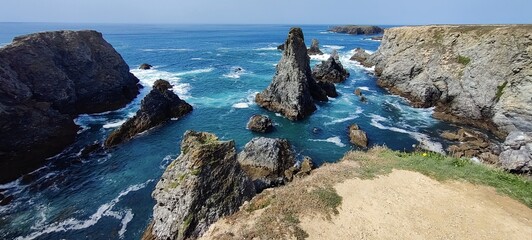 Les Aiguilles de Port-Coton, c&ocirc;te sauvage de Belle-&Icirc;le-En-Mer, Bretagne, France