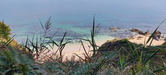 Panorama depuis le sentier côtier de Belle-Île sur une plage paradisiaque, Bretagne, France