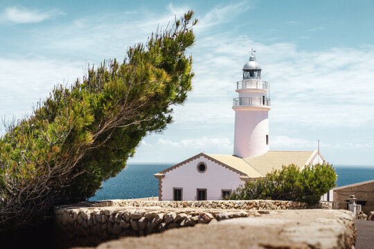 Leuchtturm Faro de Capdepera bei sch&ouml;nsten Sommerwetter auf Mallorca Spanien am Mittelmeer