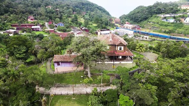 Vista a&eacute;rea da bel&iacute;ssima Vila hist&oacute;rica de Paranapiacaba - S&atilde;o Paulo - Brasil.. Aerial view of the beautiful historic village of Paranapiacaba - S&atilde;o Paulo - Brazil.