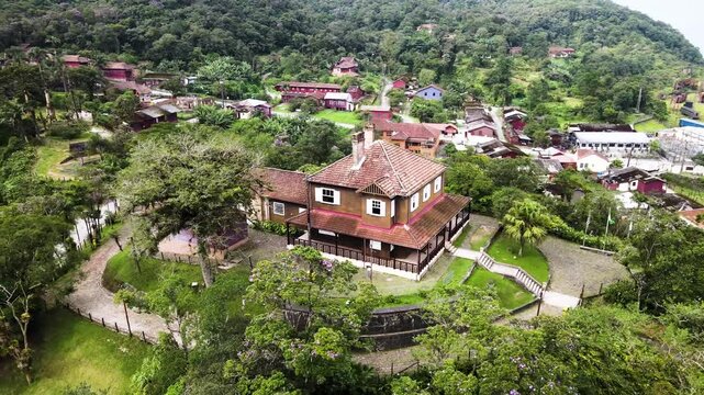 Vista a&eacute;rea da bel&iacute;ssima Vila hist&oacute;rica de Paranapiacaba - S&atilde;o Paulo - Brasil.. Aerial view of the beautiful historic village of Paranapiacaba - S&atilde;o Paulo - Brazil.