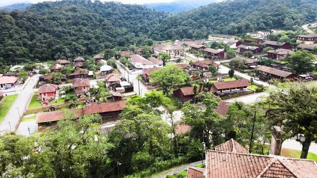 Vista a&eacute;rea da bel&iacute;ssima Vila hist&oacute;rica de Paranapiacaba - S&atilde;o Paulo - Brasil.. Aerial view of the beautiful historic village of Paranapiacaba - S&atilde;o Paulo - Brazil.