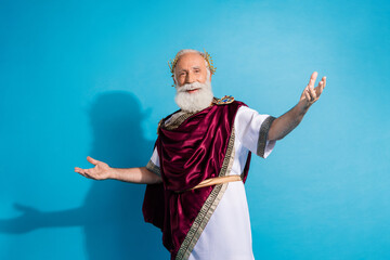Photo of powerful mature man excited stretch hands welcome wear ancient roman emperor tunic...