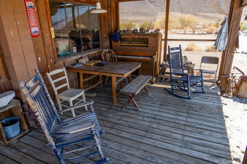 An abandoned structure in Ballarat, a ghost town near Death Valley, California. This decaying building is part of the town’s mining heritage in a vast, arid desert landscape.