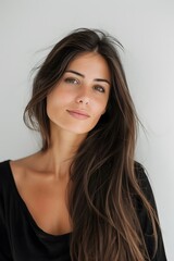 Naklejka premium Portrait of a beautiful woman with luxurious straight hair on white background