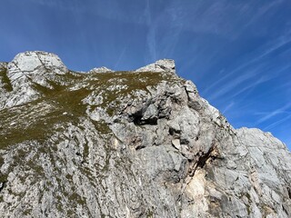 Rocky mountains around Mangart peak in the Julian Alps, Strmec na Predelu (Triglav National Park, Slovenia) - Felsige Berge rund um den Mangart-Gipfel in den Julischen Alpen (Triglav-Nationalpark)