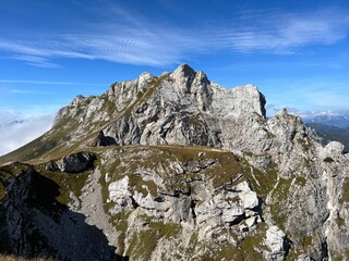 Rocky mountains around Mangart peak in the Julian Alps, Strmec na Predelu (Triglav National Park, Slovenia) - Felsige Berge rund um den Mangart-Gipfel in den Julischen Alpen (Triglav-Nationalpark)