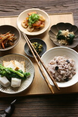 日本のヘルシーな和食ごはん：五穀米と野菜のおかず　Healthy Vegan Meals in Japan: Five-grain Rice and Vegetable Side Dishes