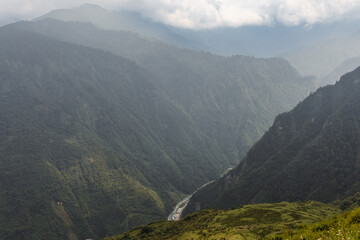 Obraz premium Landscape of foggy mountains in Aba Tibetan and Qiang Autonomous Prefectures. West part of Sichuan province, China