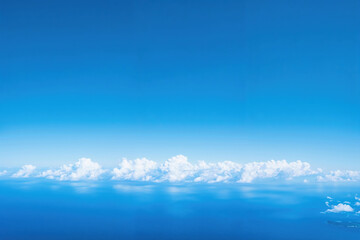 Obraz premium White clouds with deep blue sky and ocean