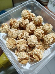 Jiandui or sesame balls are a type of fried Chinese pastry made from glutinous rice flour