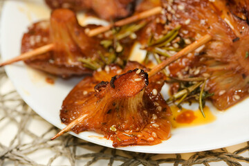 Spiedini alla coreana con funghi pleurotus e salsa gochujang