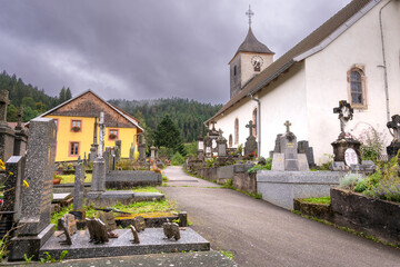 Eglise, mairie et cimeti&egrave;re du village le Valtin dans les Vosges