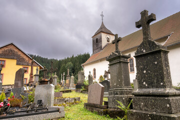 Eglise du Valtin dans les Vosges et son cimetière