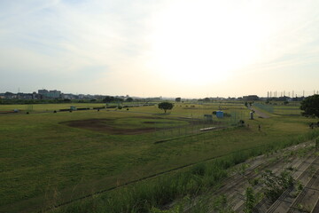 二子玉川駅周辺にある多摩川の河川敷にあるグランドの風景