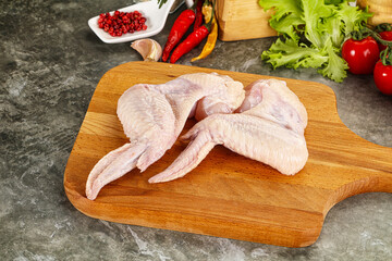 Raw chicken wings foe cooking