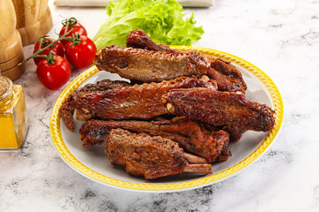 Roasted duck wings with sauce