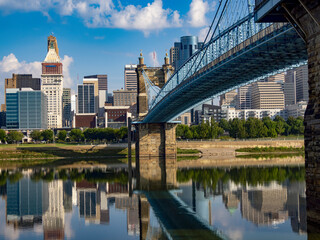 Fototapeta premium John Roebling suspension bridge Cincinnati ohio to kentucky 1867 on beautiful summer sunny day