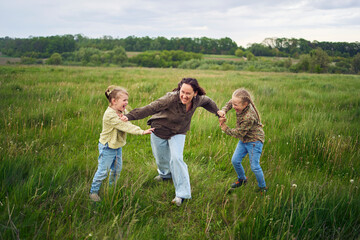 mother breaks up the children who are fighting in the rain in the field