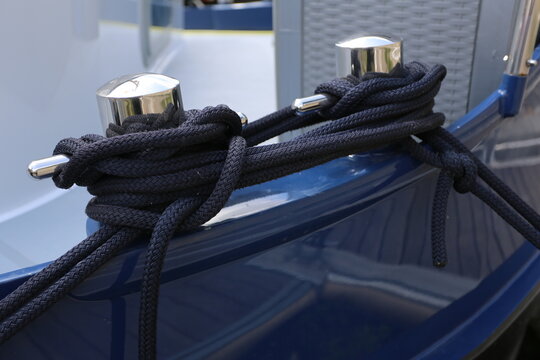 Amarres et cordages sur un bateau