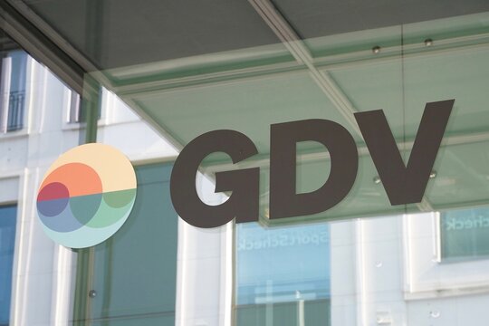 Logo der GDV (Gesamtverband der Versicherer) in Berlin an der Zentrale in Berlin am 19.09.2024