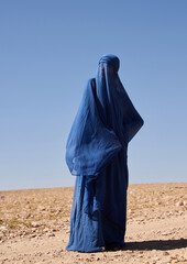 woman in the desert, fashion shooting in Morocco