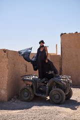 Obraz premium woman in the desert, fashion shooting in Morocco