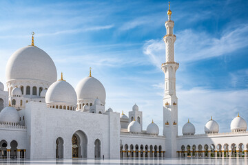 Fototapeta premium Sheikh Zayed Grand mosque Abu Dhabi United Arab Emirates. Architecture and the interior of the Sheikh Zayed Grand mosque