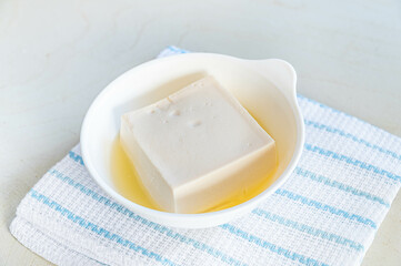 レンチンした水を出した絹豆腐