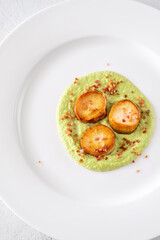 Fried eryngii wit green pea sauce
