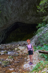 Naklejka premium Woman hiker in a canyon