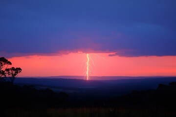 Obraz premium Dramatic lightning strike over scenic horizon at dusk