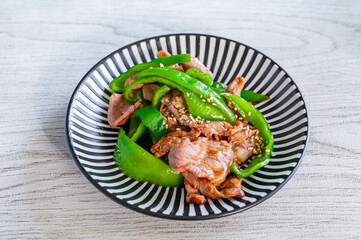 豚こまと甘唐辛子の中華炒め