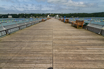 Obraz premium Wide angle of Bangor Pier on a sunny day.