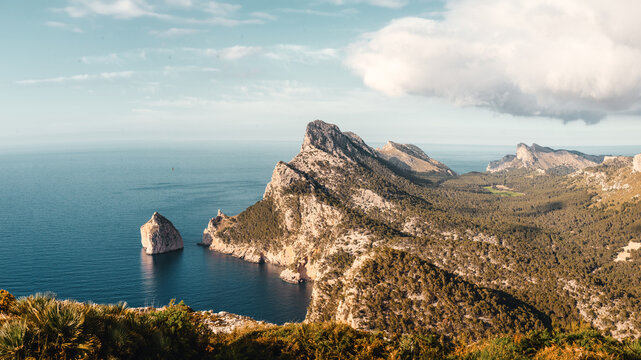 Ausblick auf Insel Es Colomer am Cap Formentor auf Mallorca Spanien