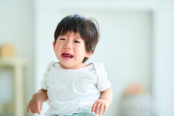 号泣する一歳の男の子