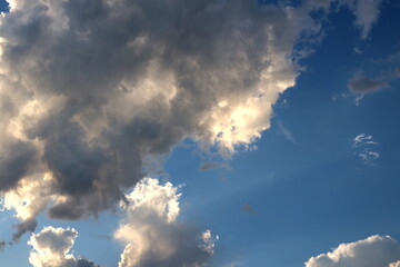 Dramatische Wolken vor einem Gewitter